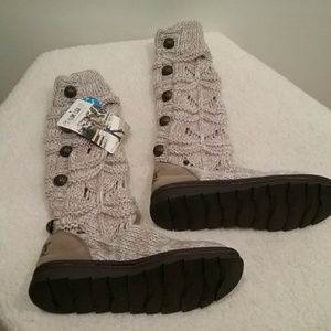 Muk Luks Jamie Boots - Size 8